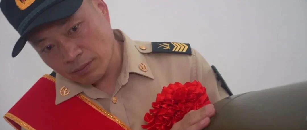 那位享受国务院政府特殊津贴的火箭军一级军士长，退役了