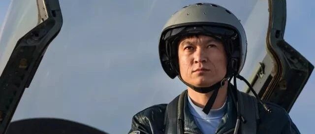 “旅长，我欠你一个‘金头盔’，明年还你！”