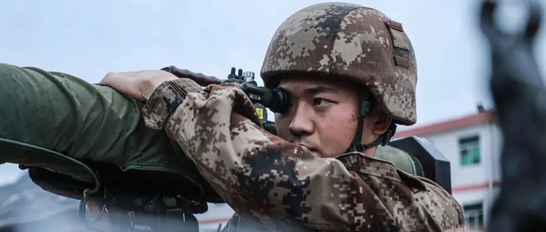 入伍后的汶川地震男孩，没有让“铁军叔叔”失望……