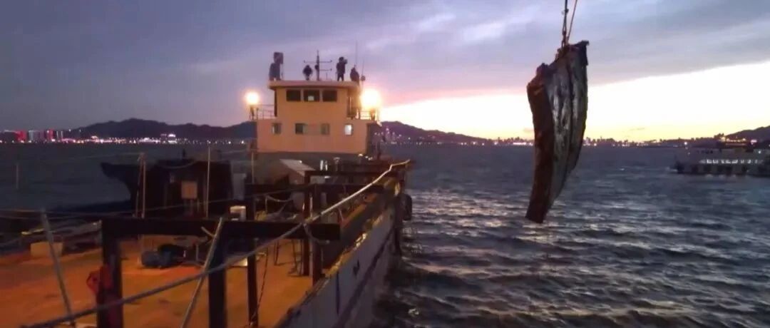 “定远舰”铁甲出水！