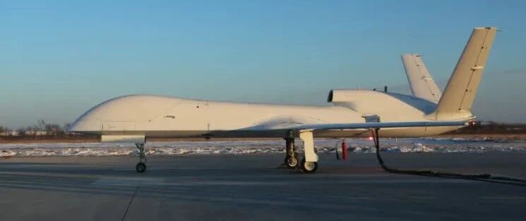 给力！“猎鹰”无人机首飞成功