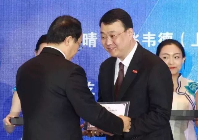 南京卫岗乳业有限公司董事长白元龙凭借青年有为的榜样力量荣获"2177