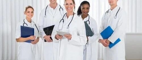 评医生直播妇科手术被抓：偷拍由警察管，公然直播是主管部门失职