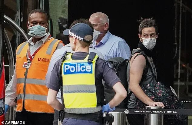 �ܺ�����ʺ�������������α������������������·��Խ��ԽԶ