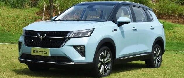 五菱星辰售6.98万起 首搭Ling OS灵犀系统