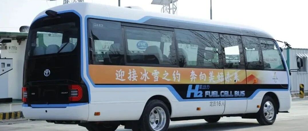 奥运选手摆渡用车 张叔体验氢燃料电池柯斯达