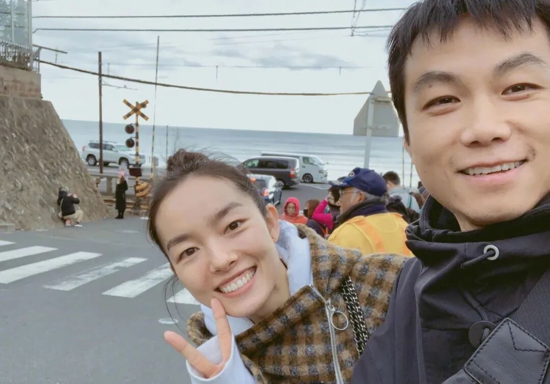 突然官宣生子 一年没工作被封杀 其实偷偷生孩子了 Hi有料