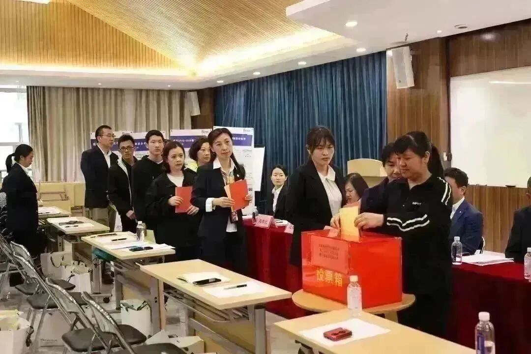 桂林南药工会委员会第三届职工代表大会暨工会会员代表大会顺利召开