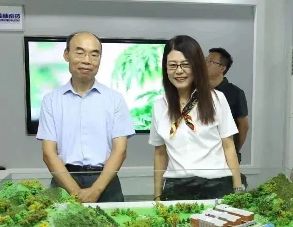 国家统计局万东华一行莅临复星桂林南药考察调研