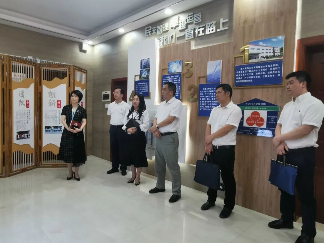 自治區(qū)總工會(huì)副主席鐘天錄一行蒞臨桂林南藥調(diào)研指導(dǎo)工作