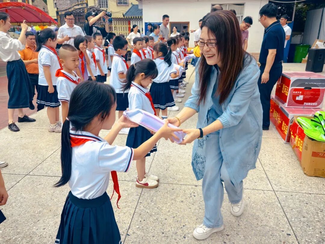 桂林南藥以愛心行動助力鄉(xiāng)村教育與鄉(xiāng)村振興事業(yè)