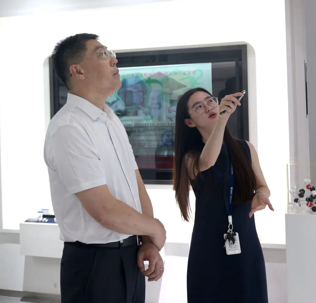 自治区政府副秘书长郑愿东调研桂林南药   勉励企业推动外贸优进优出