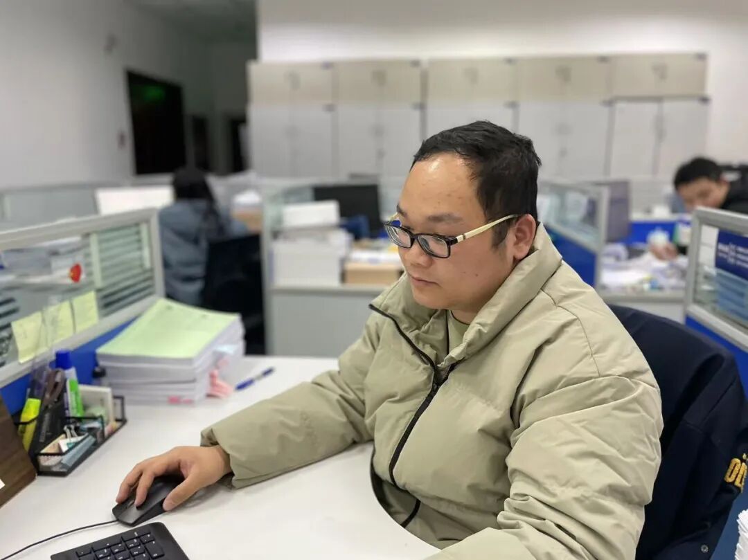 人物专栏 | 【追光奋楫者】追光而行，一路生花