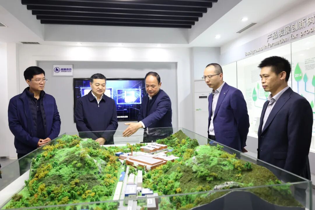 自治區(qū)藥品監(jiān)督管理局黨組書記、局長李勇強一行蒞臨桂林南藥調(diào)研指導(dǎo)工作