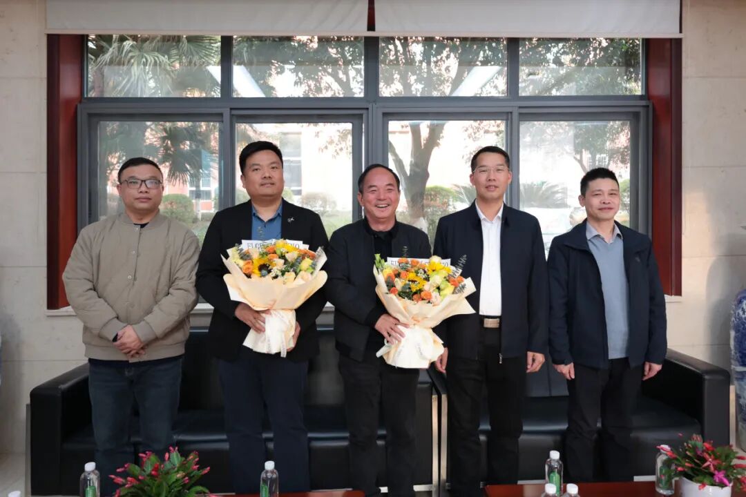 桂林市副市长龙杏华带队慰问王文学、邢江浩