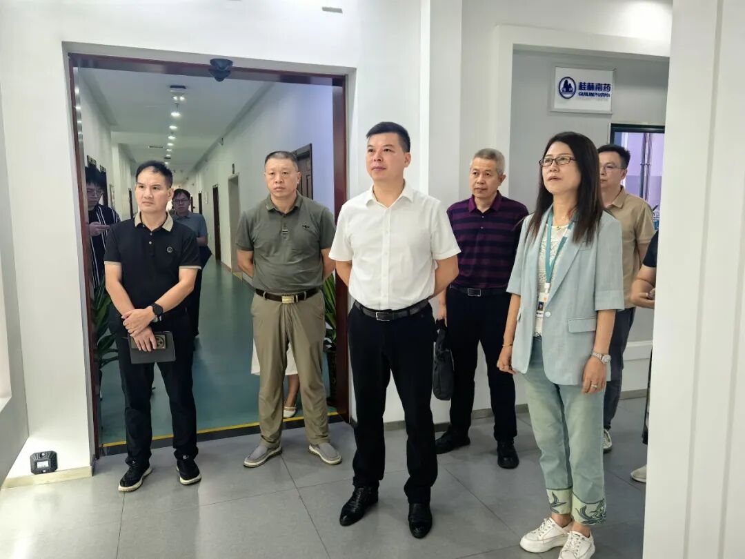 自治區(qū)工信廳雷萬軒蒞臨桂林南藥調(diào)研指導(dǎo)工作