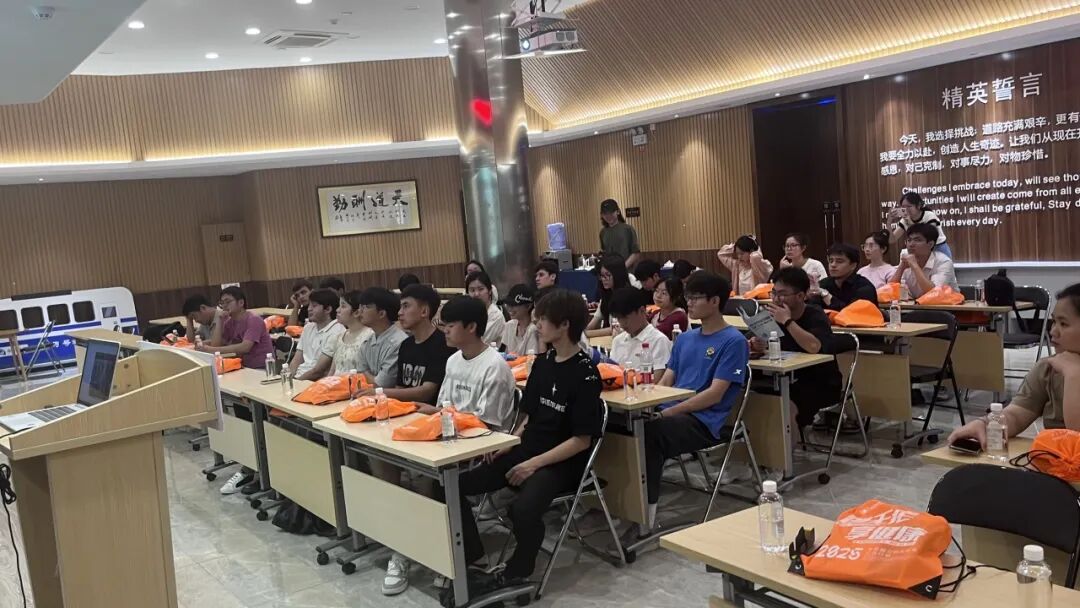 走進(jìn)“智慧藥企”，點燃青春夢想——桂林南藥開放日架起校企連心橋