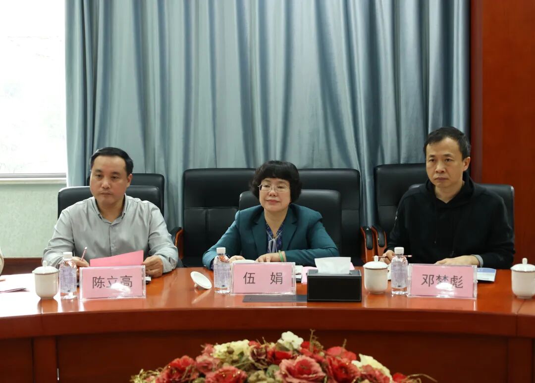 廣西貿(mào)促會副會長伍娟率調(diào)研組蒞臨桂林南藥調(diào)研指導(dǎo)工作