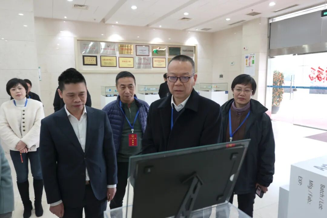 桂林市七星区人大常委会组成人员及部分区人大代表一行莅临桂林南药调研指导工作