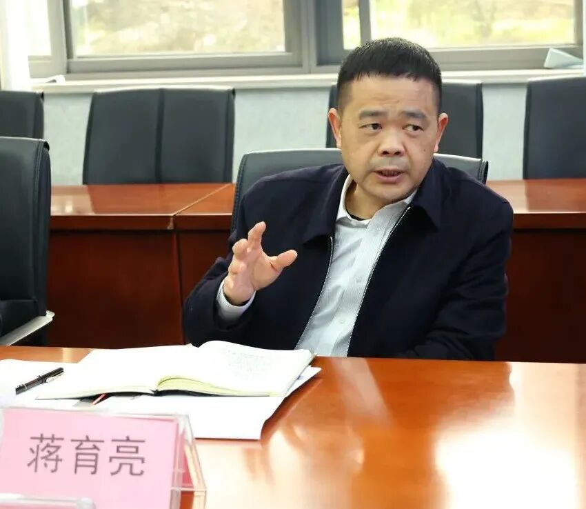 桂林市委常委、統(tǒng)戰(zhàn)部部長(zhǎng)蔣育亮帶隊(duì)蒞臨桂林南藥慰問(wèn)桂林市第五批拔尖人才王文學(xué)