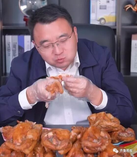 在线卖烧鸡还模仿带货网红？这位博士副县长火了 
