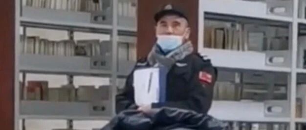 图书馆闭馆,山东一高校保安这句话火上热搜!网友:想被宠成小主