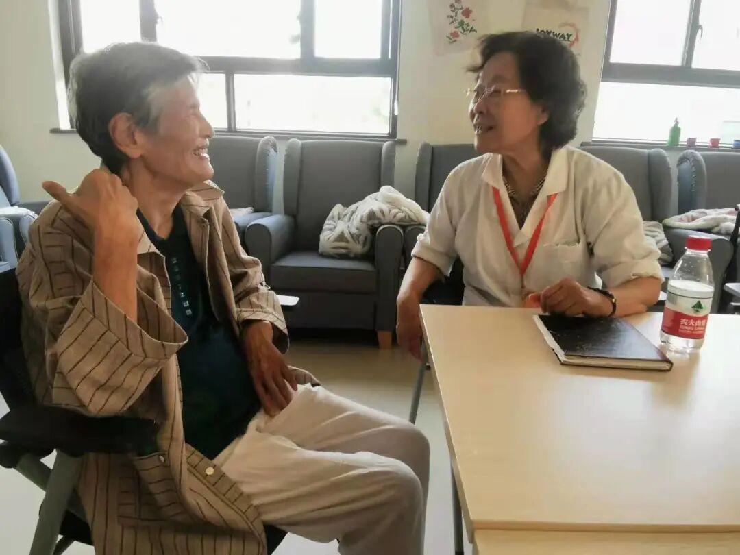 “馨”向阳光，幸福人生 新泾五村爱馨苑日间照料中心心理讲座