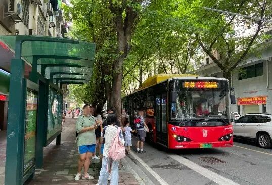 单价8.5万/㎡，越秀粤泰荣廷府100-169㎡三至四房！