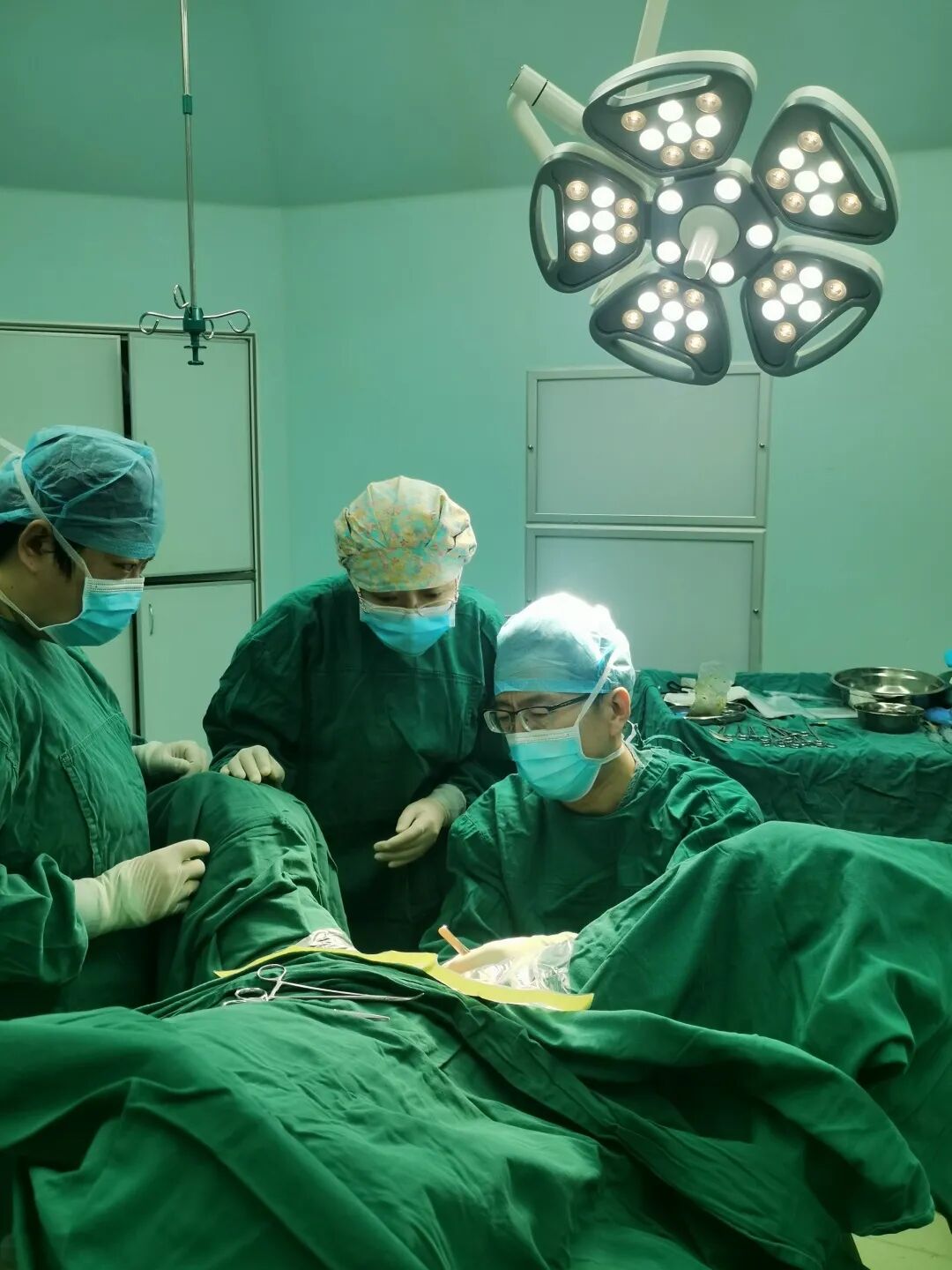 尿道张力过强怎么【点赞】“6年了，终于摆脱漏尿烦恼”我院完成首例经耻骨尿道中段无张力悬吊术_https://www.jmylbn.com_新闻资讯_第2张