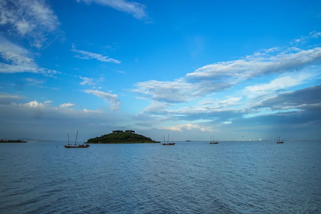 初夏的苏州太湖西山岛是什么颜色?