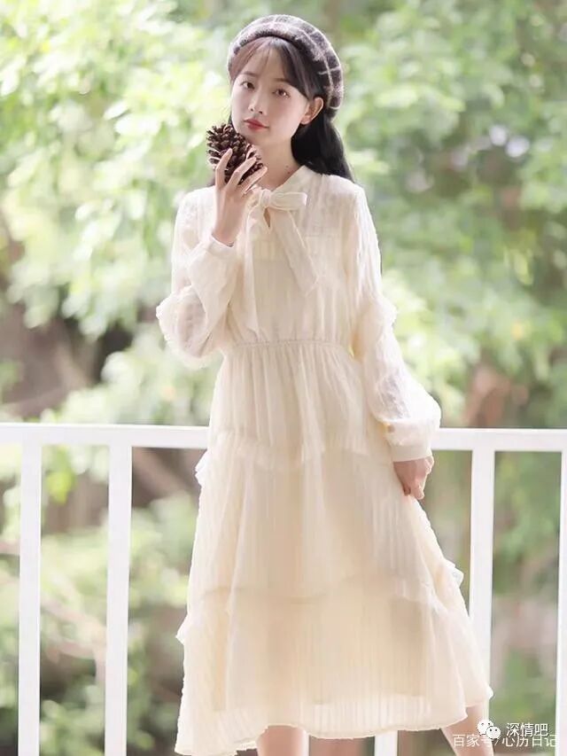 测测班上谁在暗恋你 心理测试：你觉得哪个裙子仙气十足，测身边有谁暗恋你却不敢表白