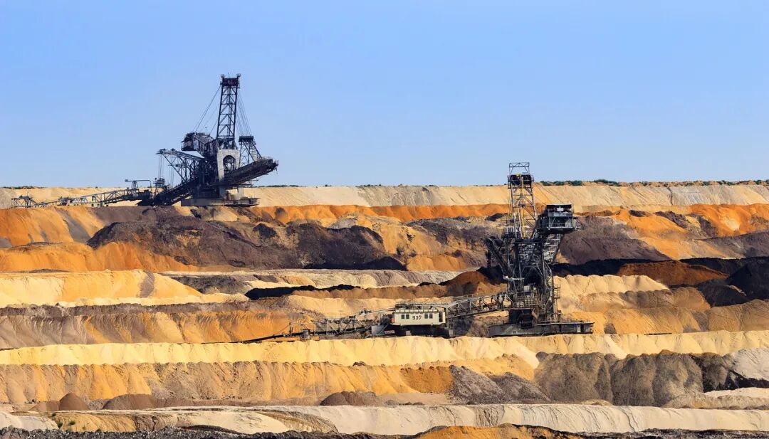 open-pit-mining-3553195_1280.jpg