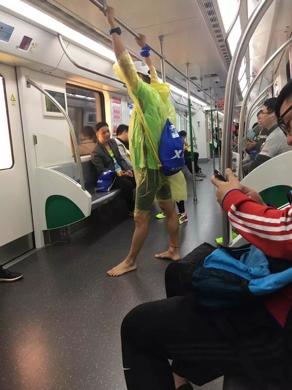 是不是能脚带马达不知道他这样跑马编编活捉了一只赤脚大仙6点,地铁也