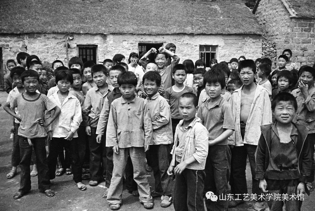 磨面机石磨_自动石磨面粉机_石头磨面粉机