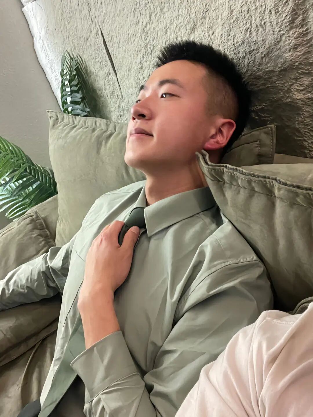 健身房自拍兵哥哥，蓝色内裤边露出太诱人了！