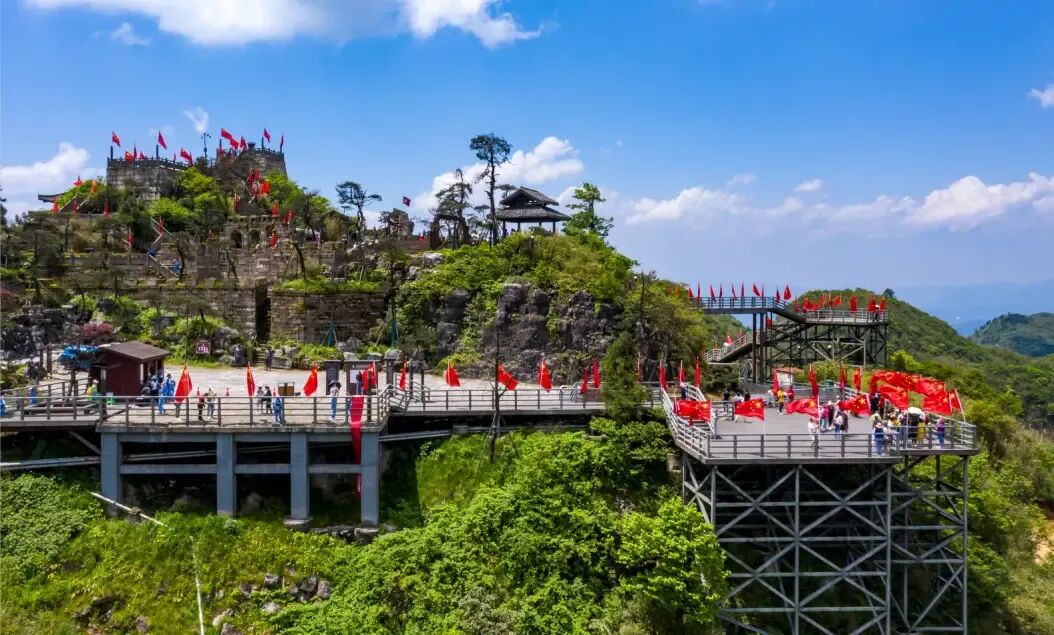 西风台西风台景点是娄山关景区至高点,海拔1779米,是登高望远的最佳