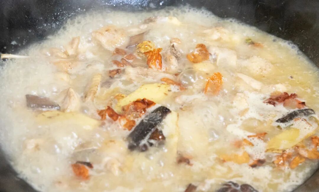 9大经典湘菜之茶油炒鸡