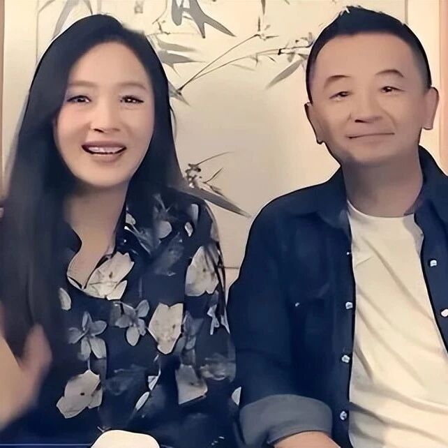 黄海波真有福气,老婆竟是《狂飙》里的她,赚钱养夫8年无怨无悔