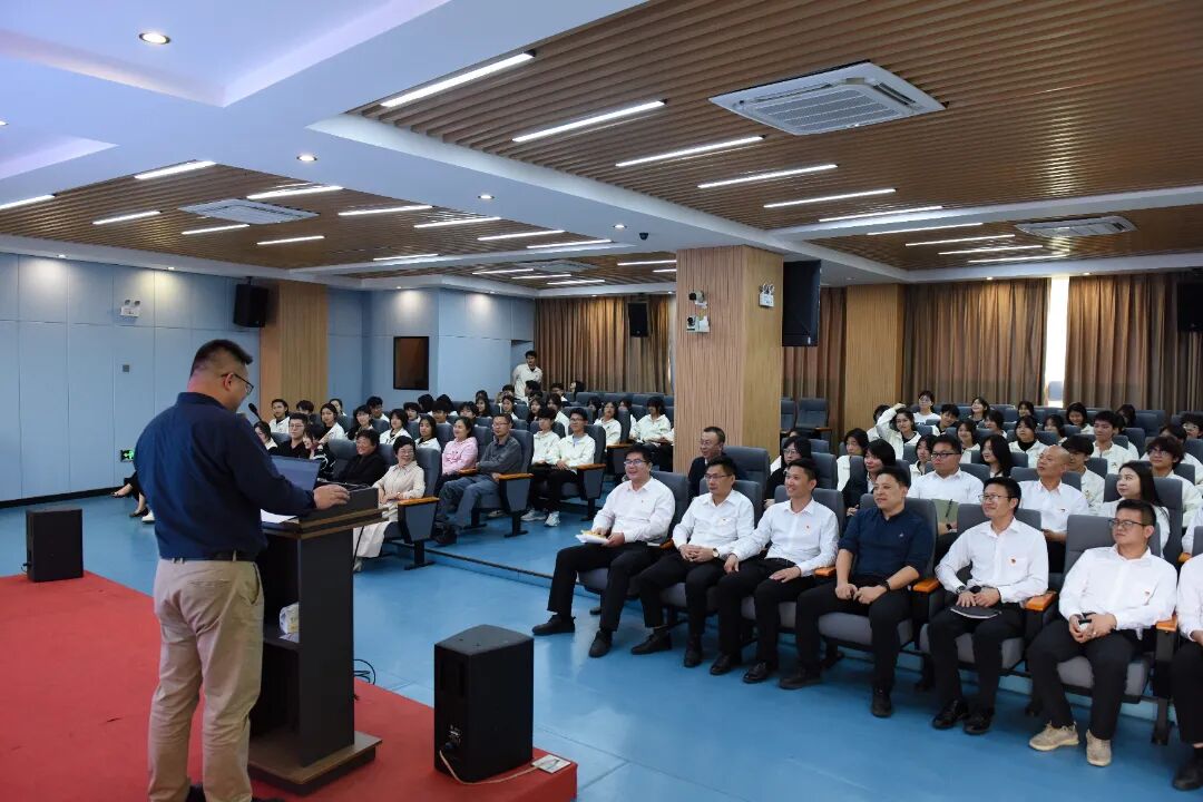 20250408--“人工智能技术与应用分享”讲座 (1).jpg