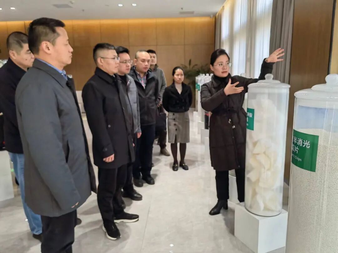 在福建省莆田市秀屿区,李广斌一行参观了永荣科技,福建华峰新材料