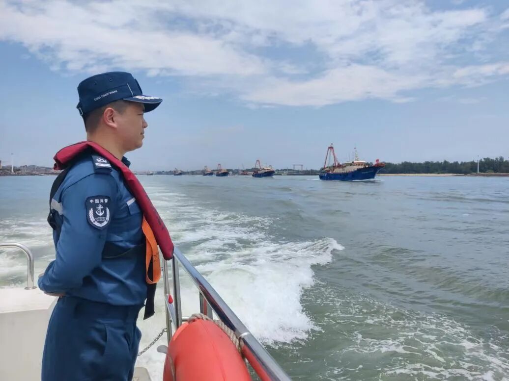开海节千艘渔船奔赴南海广西防城港海警局为开渔保驾护航