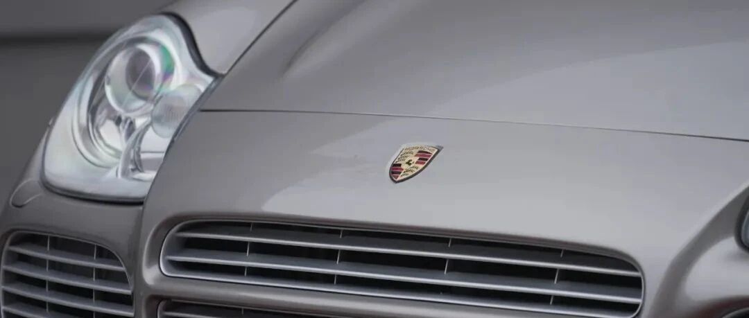 就是她，救了保时捷