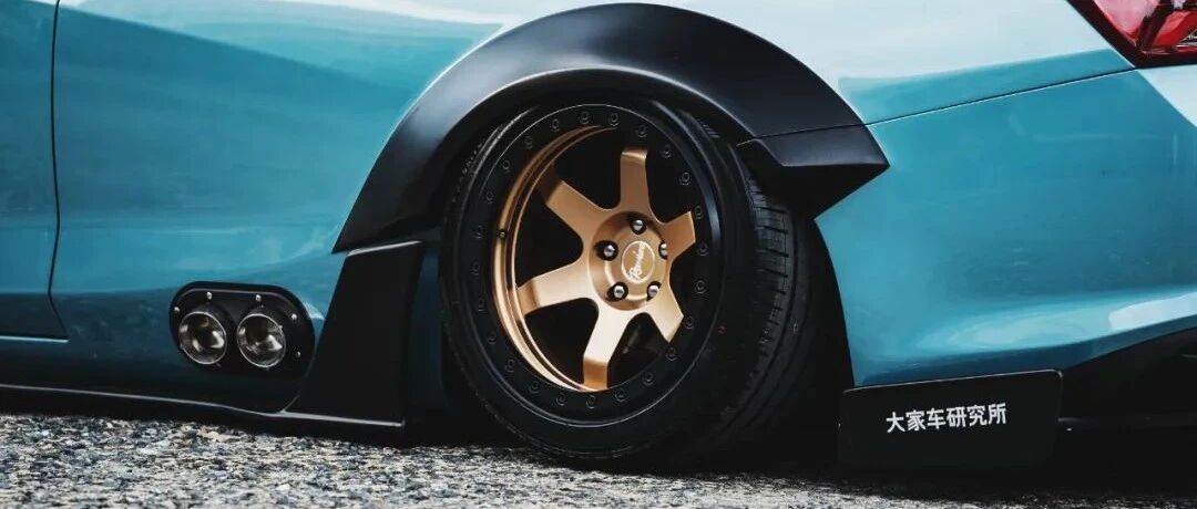 这么帅的车，我不能天天开着上下班，可惜了……