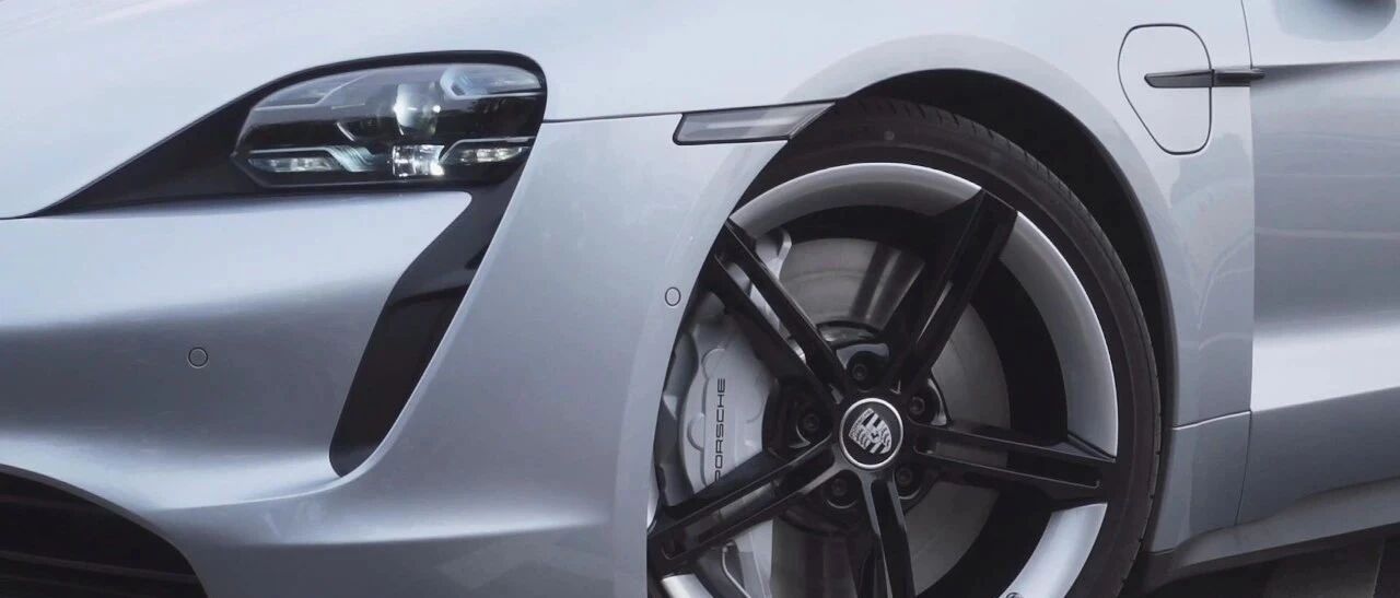 这部槽点满满的车，真的很“保时捷”