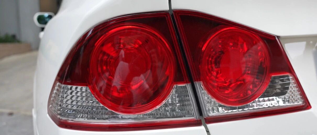 竟然有挂斯巴鲁标的本田车？