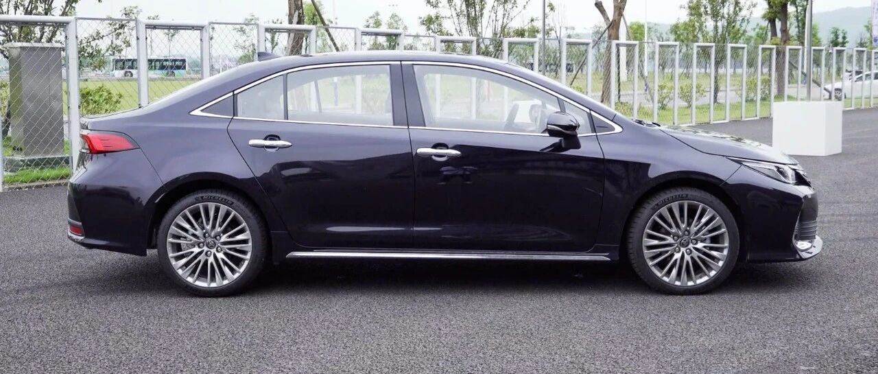 又一部“买车送沙发”，这车要卖爆？