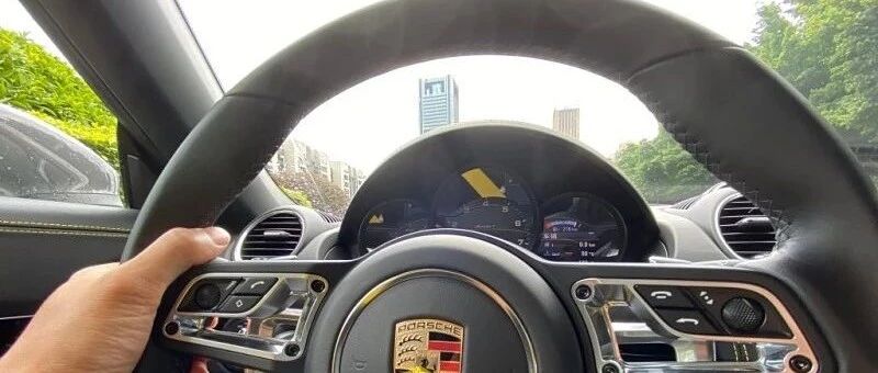 这样的跑车，你很难拒绝吧？