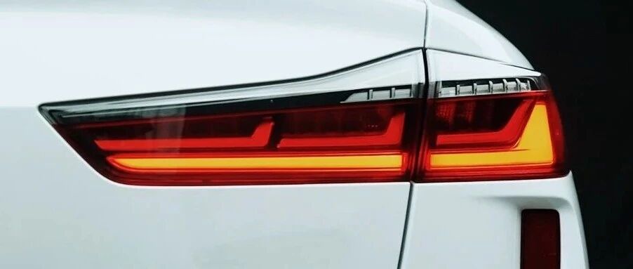 早上10点，去机场接一位美女…