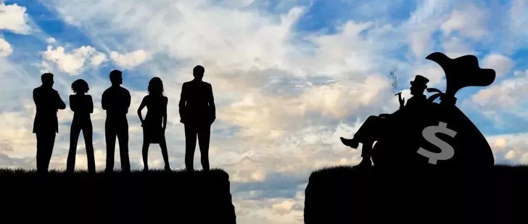 黄金暴涨、美元狂跌、富人登天、穷人坠地