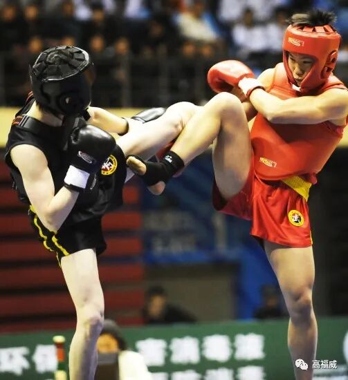 这种对抗是在双方掌握了散打的基本动作和基本技术;经过一段的训练,在